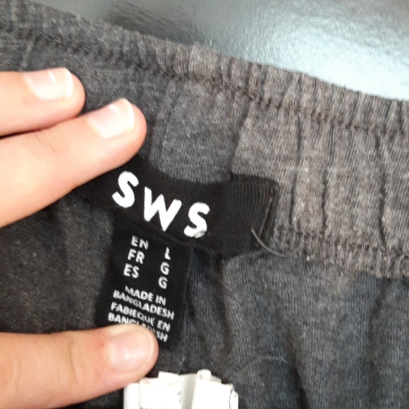 Womens clothing - Picture 3 of 3